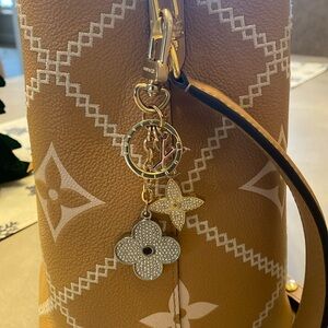 Louis Vuitton Charm no scratches new condition